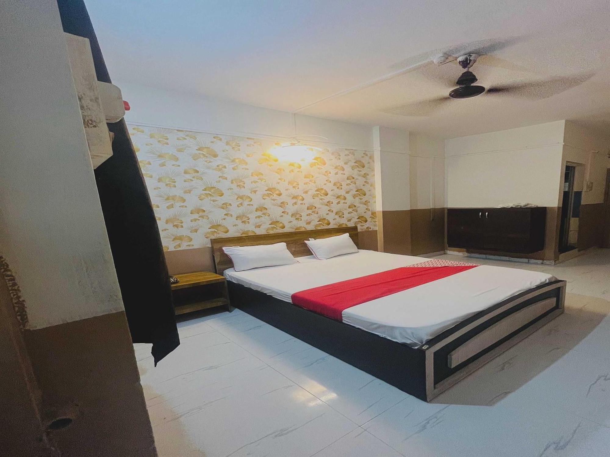 Hotel Royal Lodging Phursungi Dış mekan fotoğraf