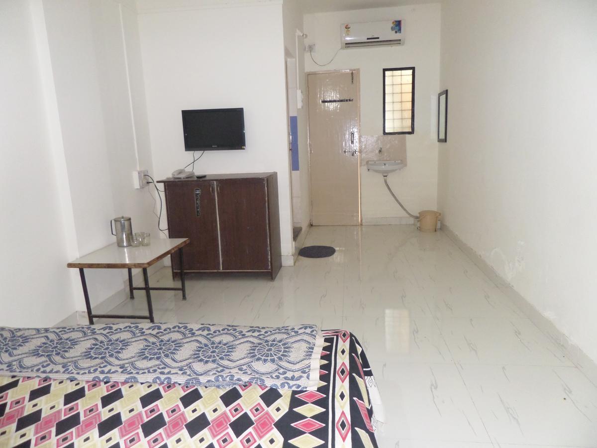 Hotel Royal Lodging Phursungi Dış mekan fotoğraf