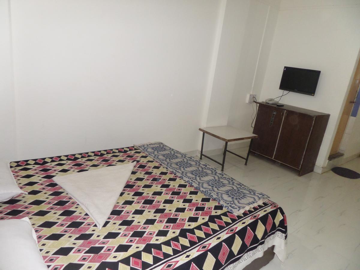 Hotel Royal Lodging Phursungi Dış mekan fotoğraf