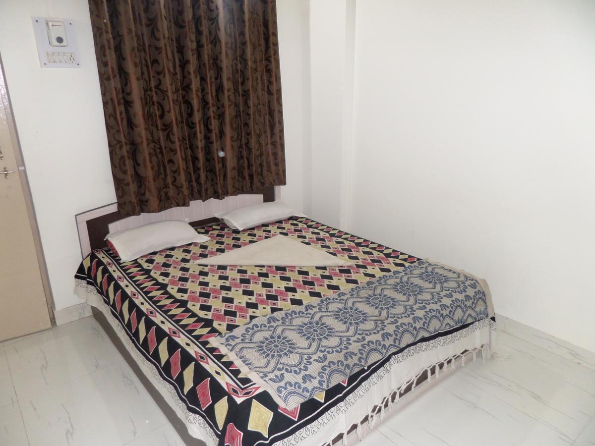 Hotel Royal Lodging Phursungi Dış mekan fotoğraf