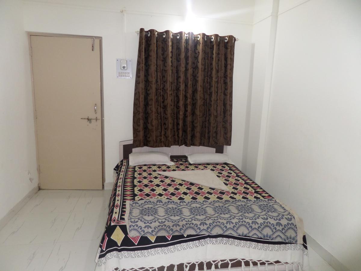Hotel Royal Lodging Phursungi Dış mekan fotoğraf