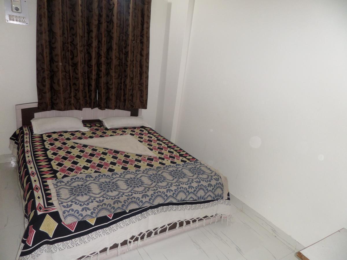 Hotel Royal Lodging Phursungi Dış mekan fotoğraf