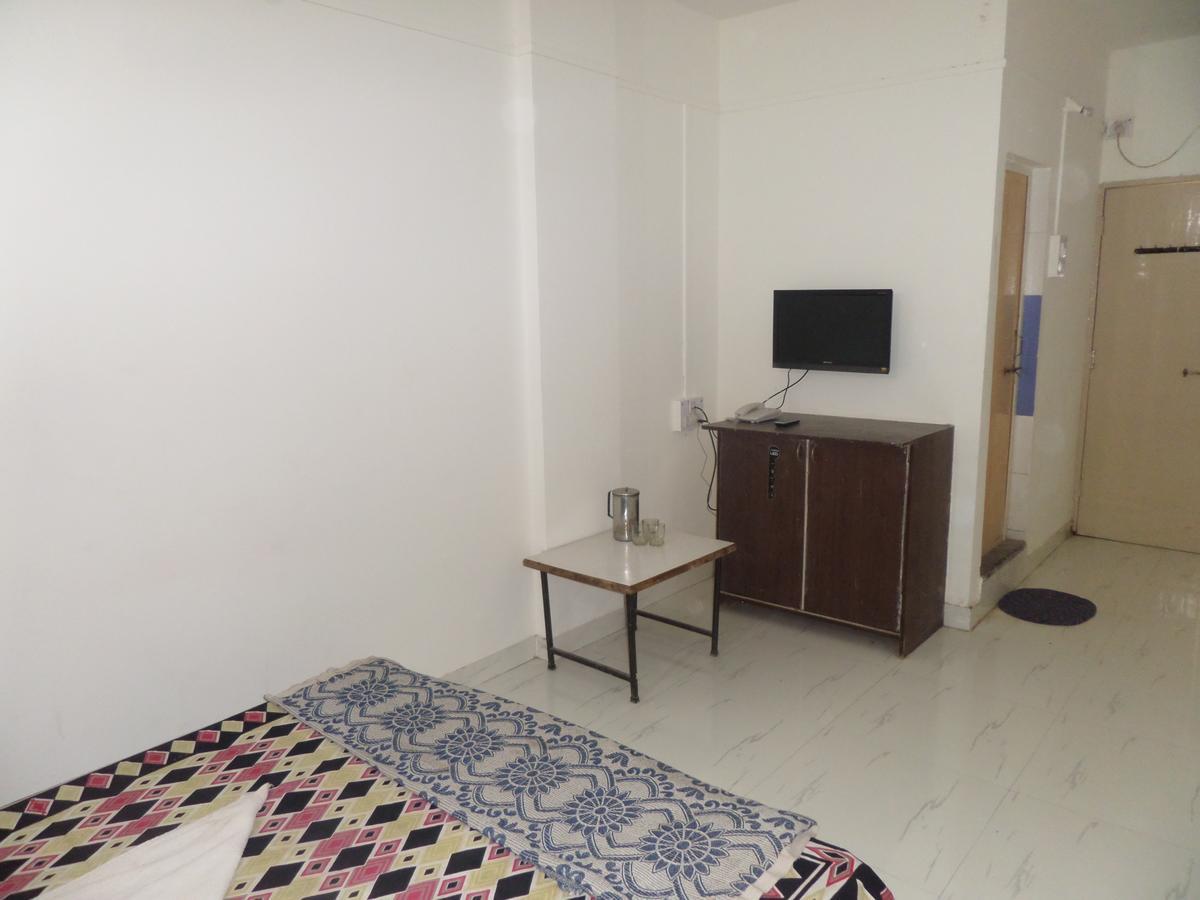 Hotel Royal Lodging Phursungi Dış mekan fotoğraf